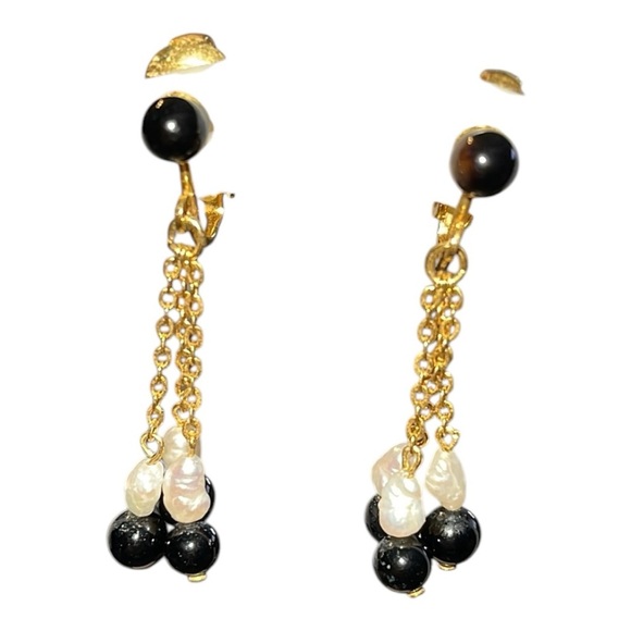 0065 Vintage Onyx and Pearl dainty Clip on - Picture 2 of 5